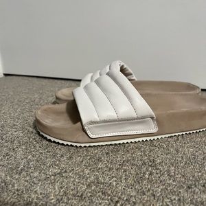 Women’s spalwart pause puff sandals size 8.5 white